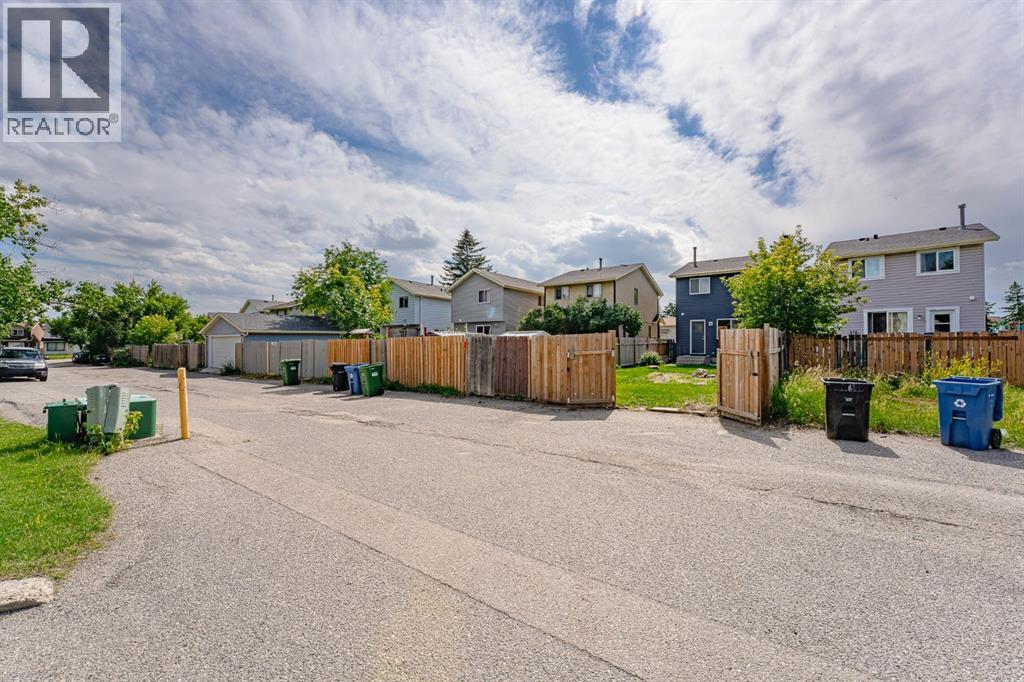 Single Family House for Sale in  Falshire Way NE Falconridge Calgary 