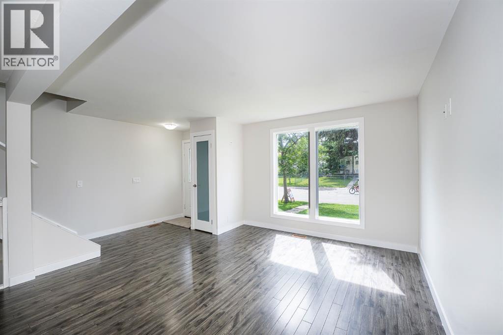 Single Family House for Sale in  Falshire Way NE Falconridge Calgary 