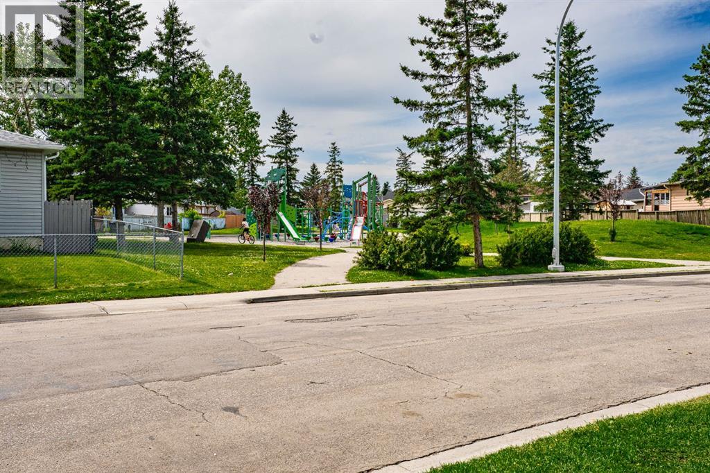 Single Family House for Sale in  Falshire Way NE Falconridge Calgary 