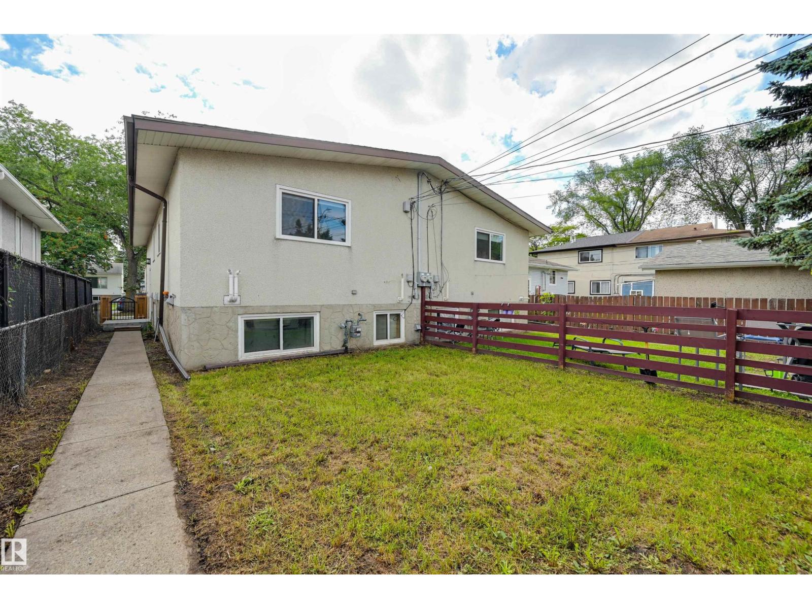 Photo 13 of 12812 12814 125 St Nw Nw, Edmonton AB