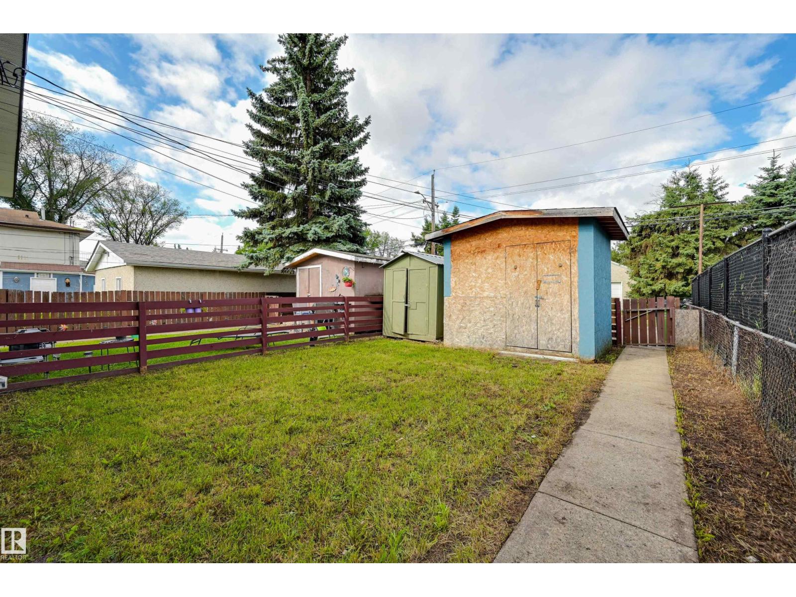 Photo 14 of 12812 12814 125 St Nw Nw, Edmonton AB