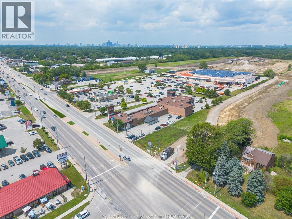 Photo 11 of 6642 Tecumseh Road East, Windsor ON