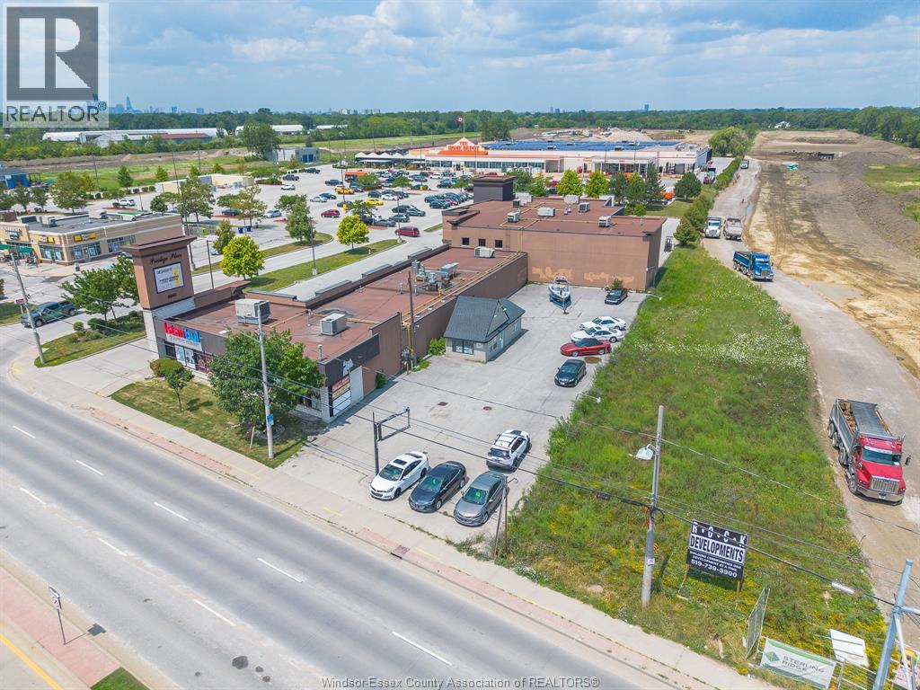 Photo 3 of 6642 Tecumseh Road East, Windsor ON
