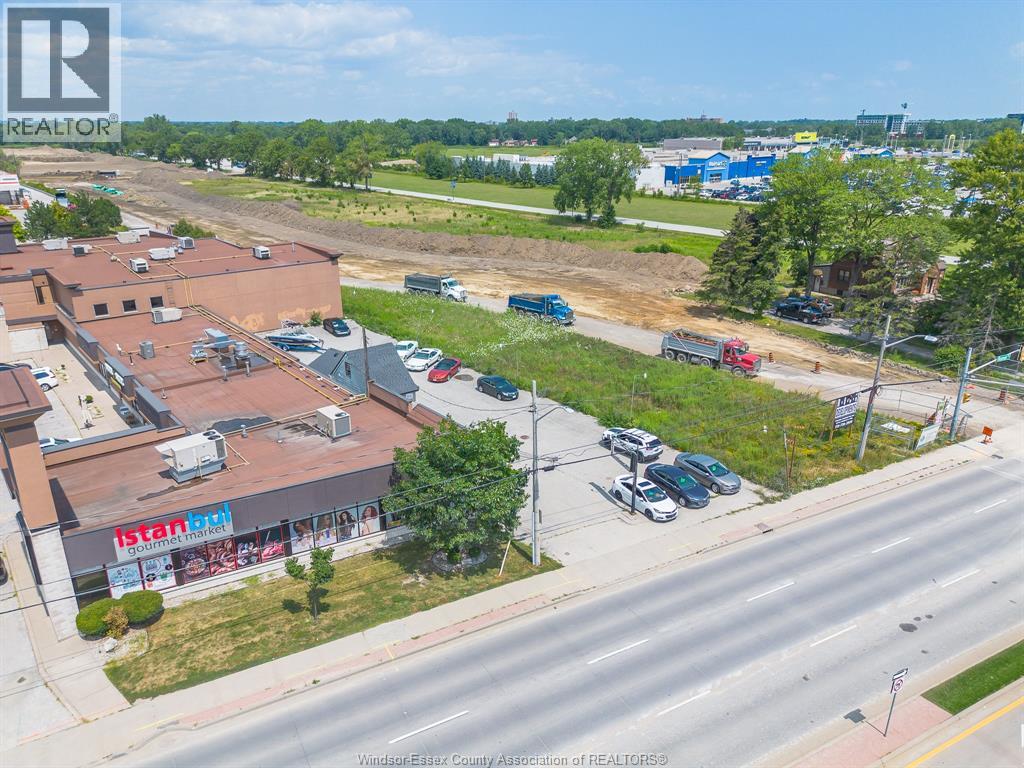 Photo 4 of 6642 Tecumseh Road East, Windsor ON