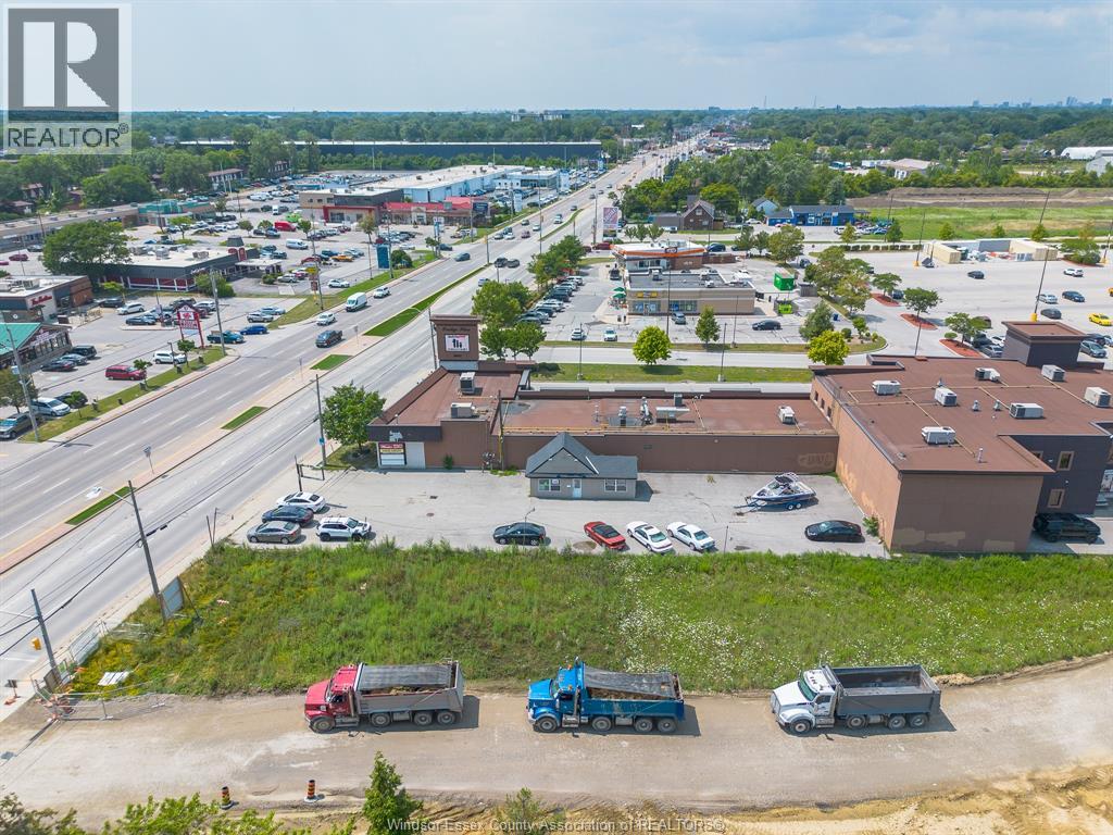 Photo 5 of 6642 Tecumseh Road East, Windsor ON