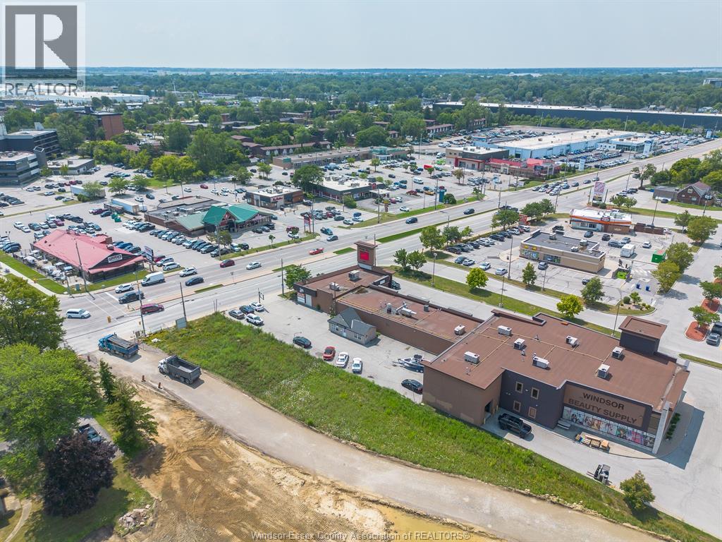 Photo 7 of 6642 Tecumseh Road East, Windsor ON