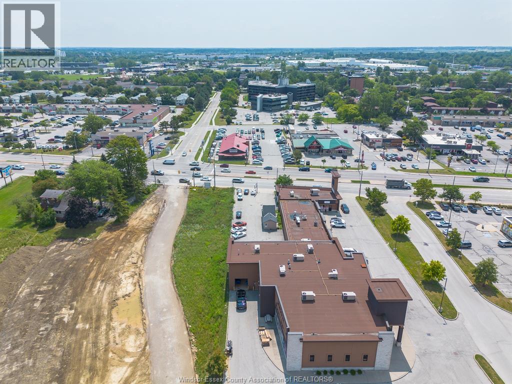 Photo 8 of 6642 Tecumseh Road East, Windsor ON