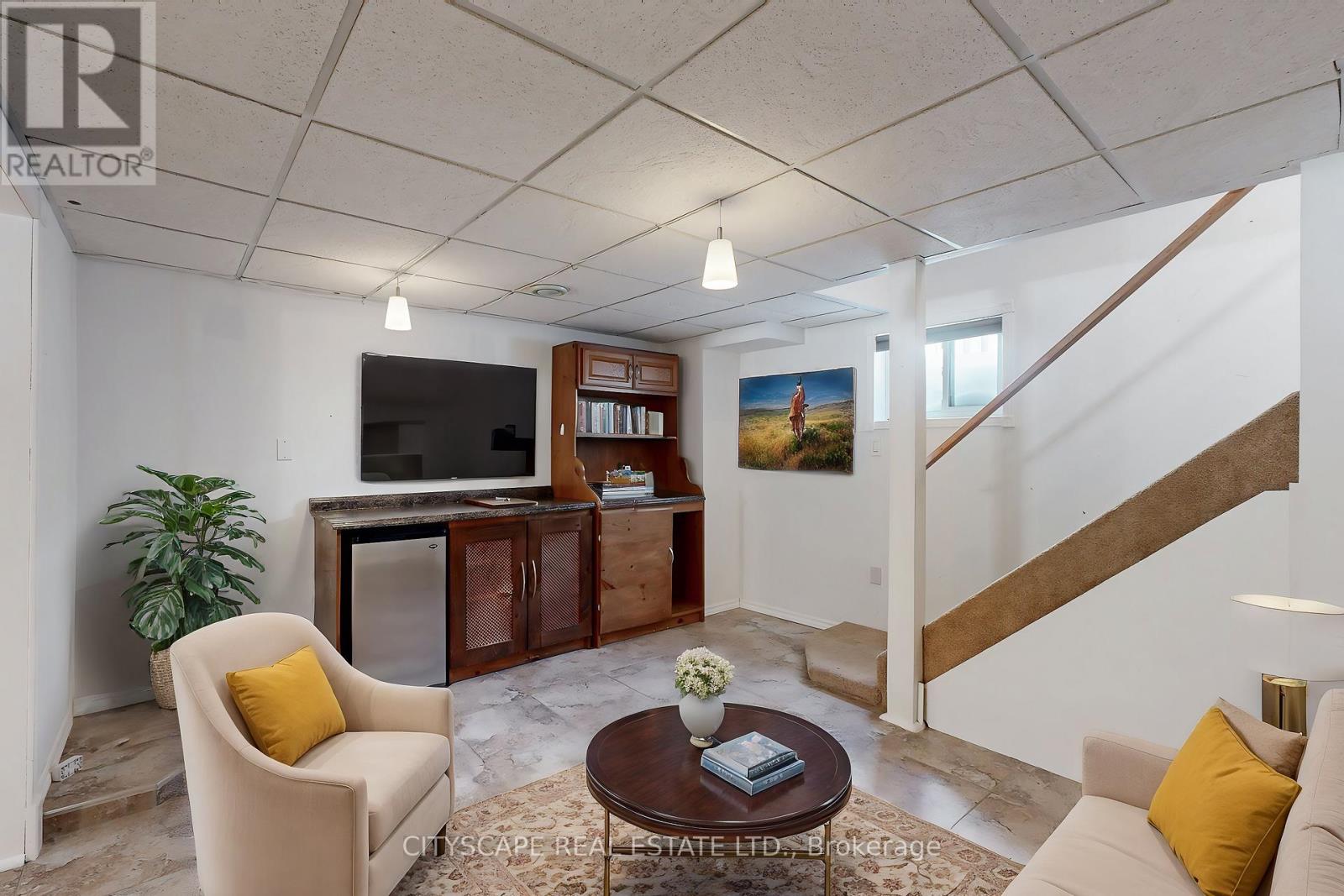 Photo 12 of 65 Riverglen Drive, Georgina ON