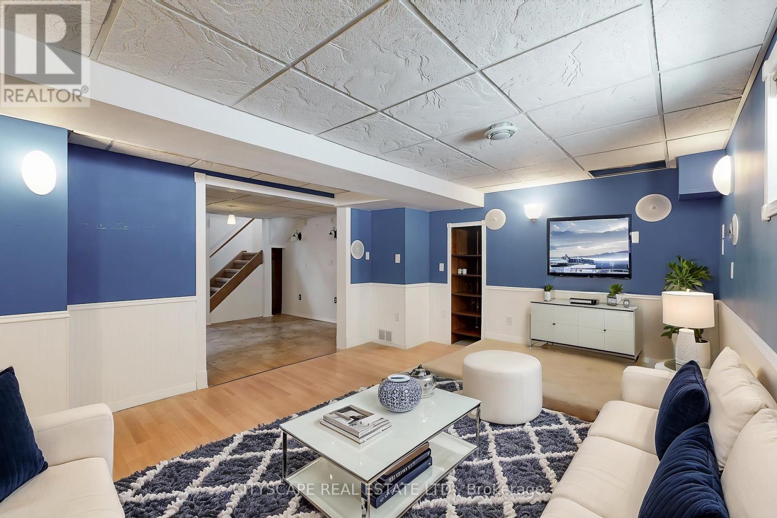 Photo 13 of 65 Riverglen Drive, Georgina ON