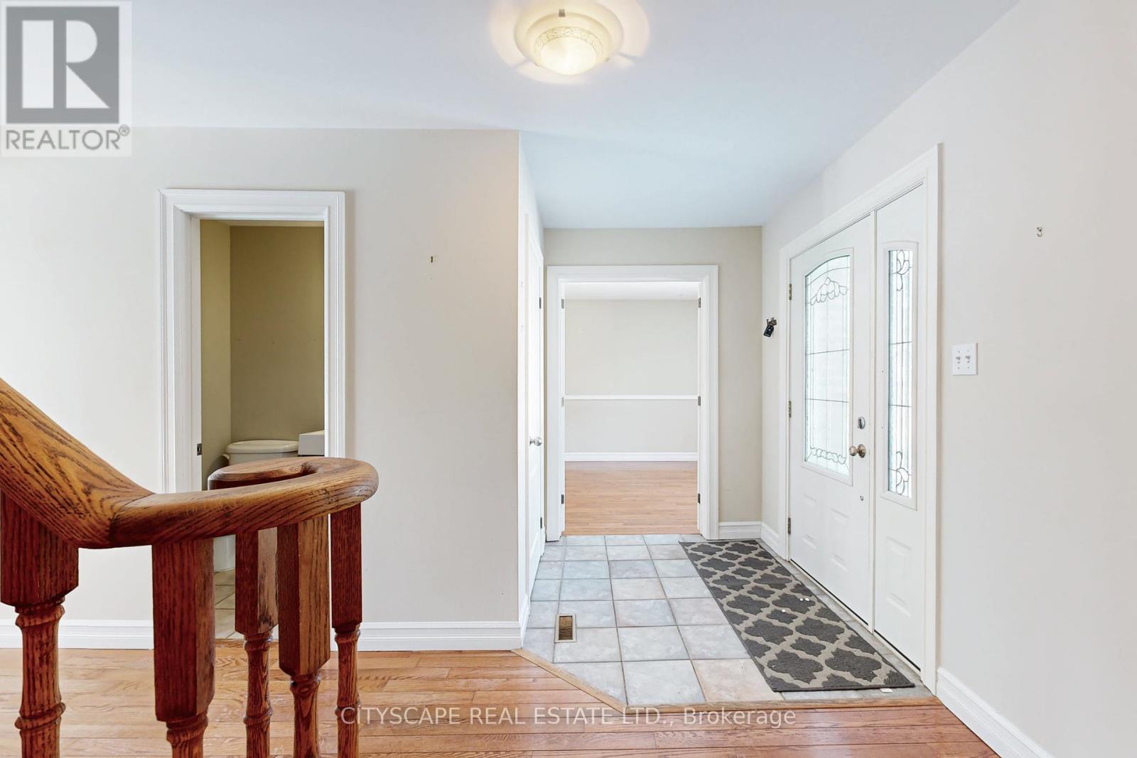 Photo 16 of 65 Riverglen Drive, Georgina ON