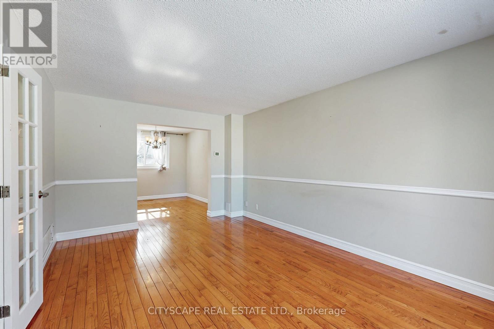 Photo 17 of 65 Riverglen Drive, Georgina ON