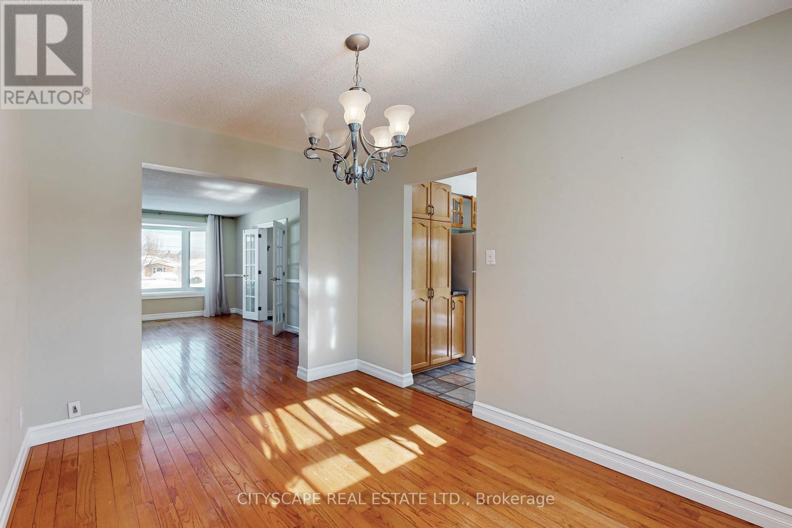 Photo 19 of 65 Riverglen Drive, Georgina ON