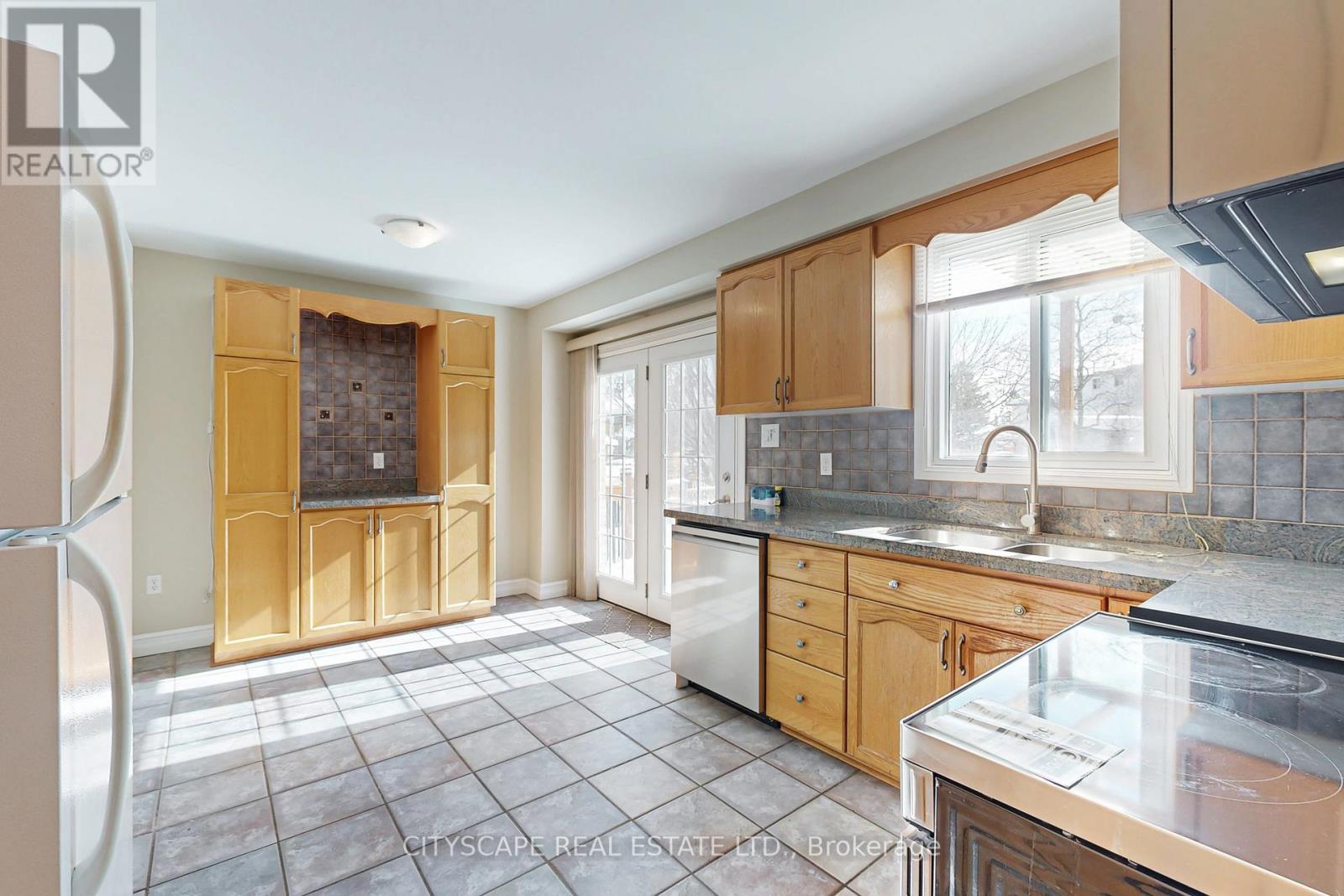 Photo 20 of 65 Riverglen Drive, Georgina ON