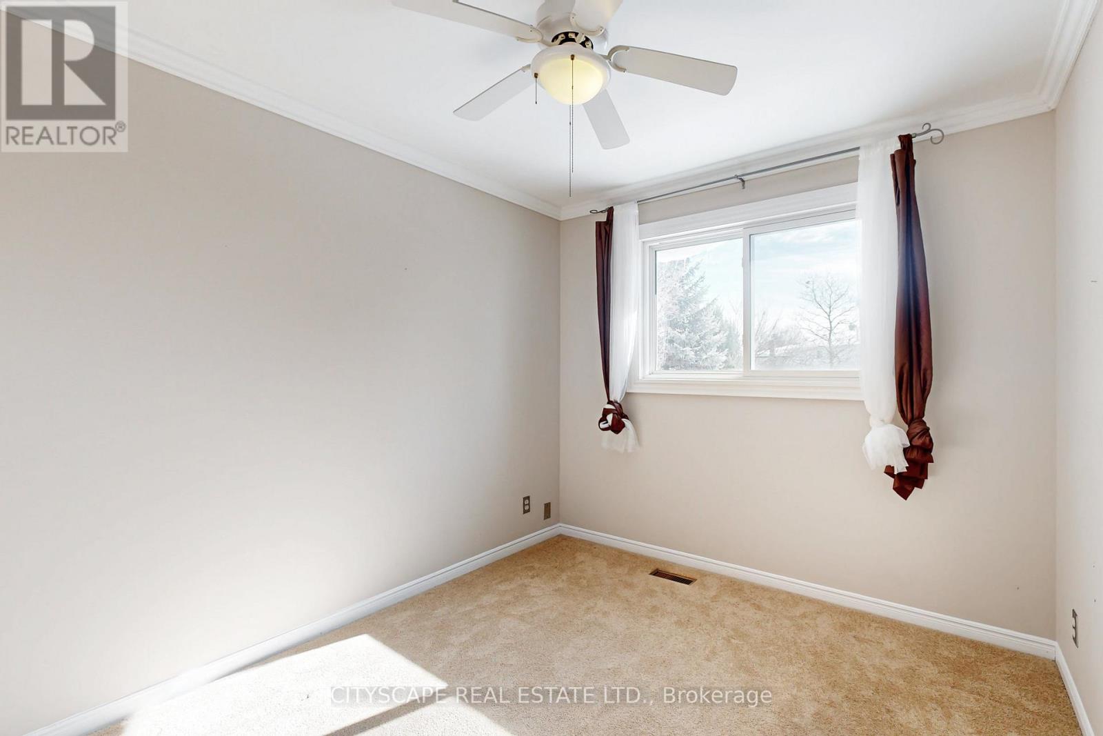 Photo 25 of 65 Riverglen Drive, Georgina ON
