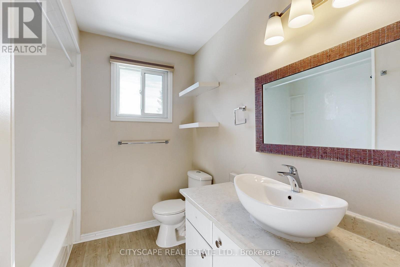 Photo 28 of 65 Riverglen Drive, Georgina ON