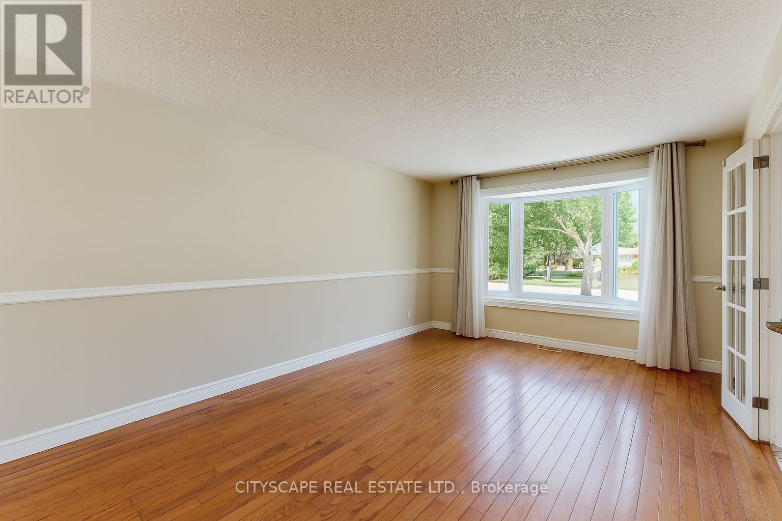 Photo 3 of 65 Riverglen Drive, Georgina ON