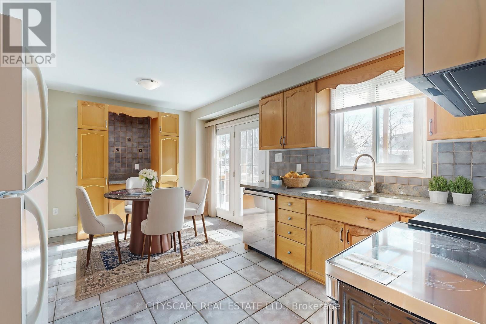 Photo 7 of 65 Riverglen Drive, Georgina ON