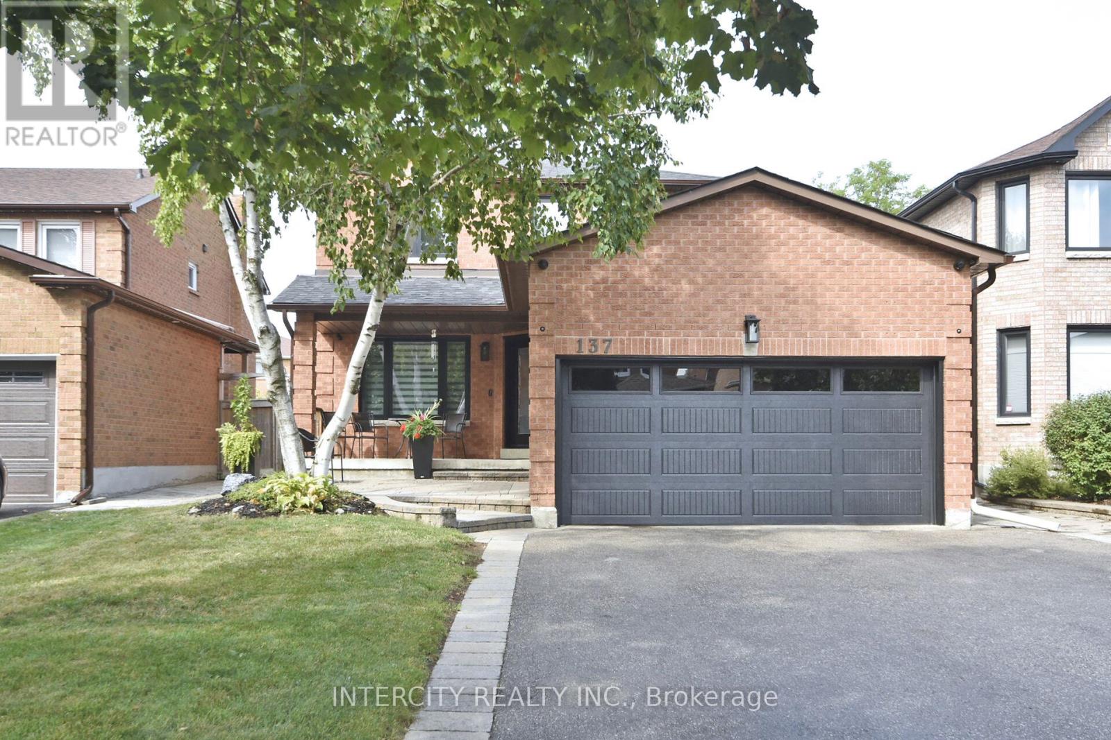 Photo 17 of 137 Largo Crescent, Vaughan ON