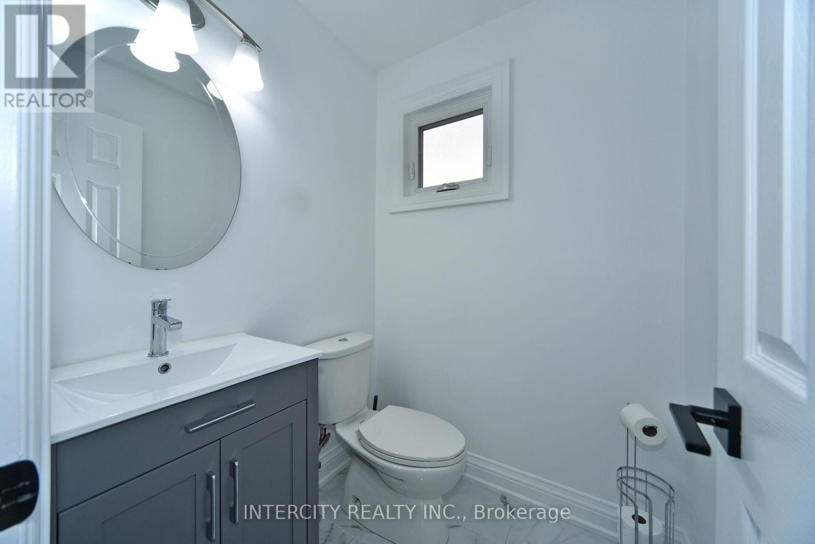 Photo 15 of 137 Largo Crescent, Vaughan ON