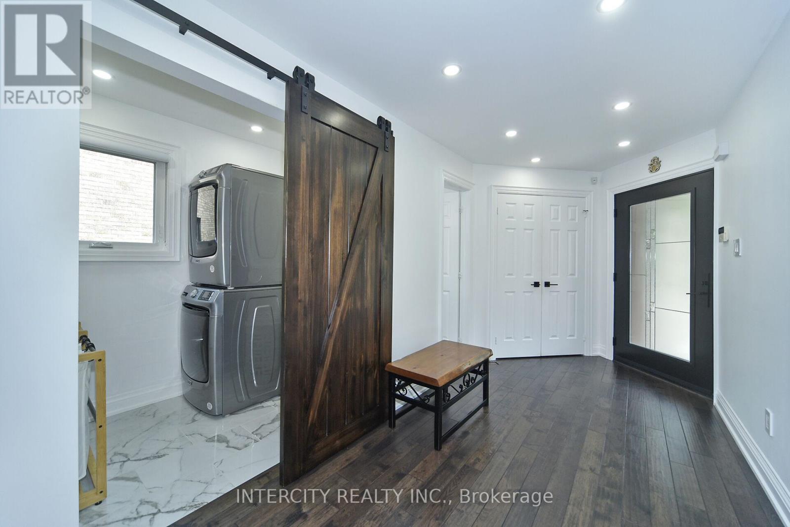 Photo 31 of 137 Largo Crescent, Vaughan ON
