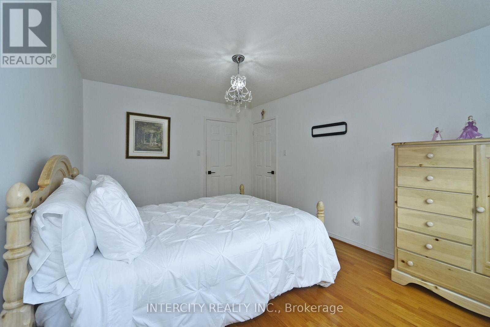 Photo 38 of 137 Largo Crescent, Vaughan ON