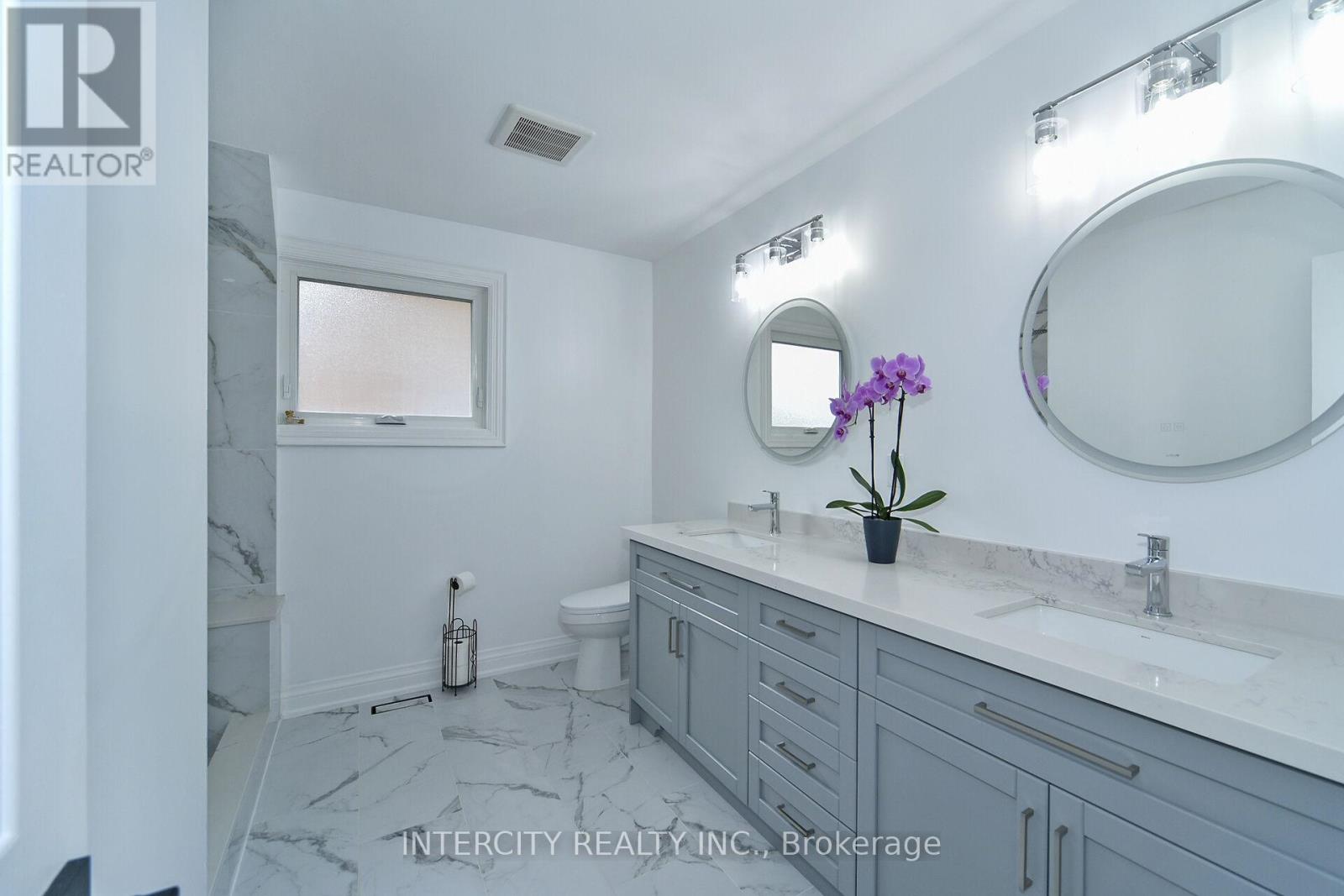 Photo 22 of 137 Largo Crescent, Vaughan ON
