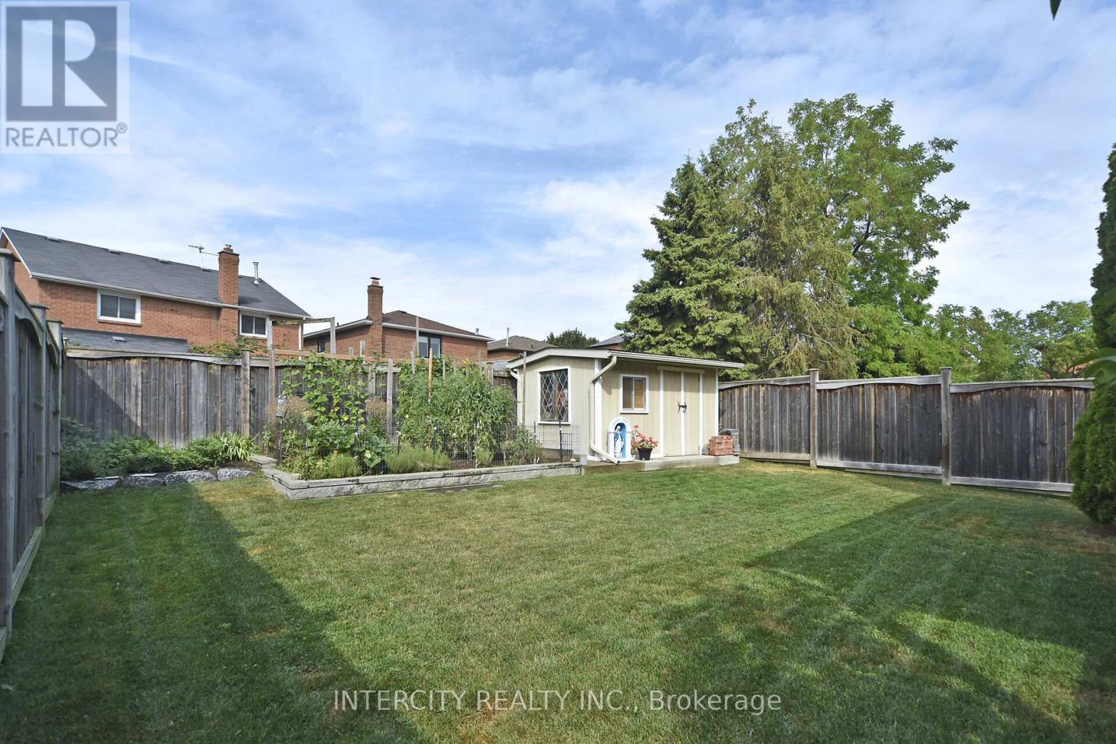 Photo 29 of 137 Largo Crescent, Vaughan ON