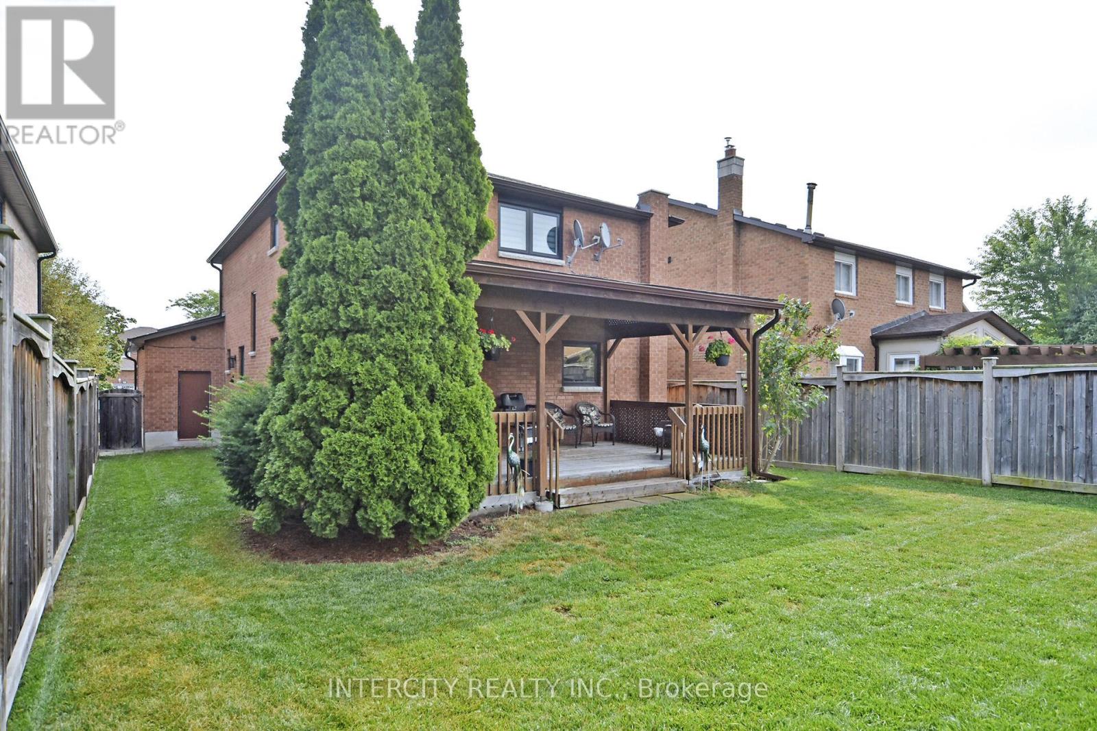 Photo 14 of 137 Largo Crescent, Vaughan ON