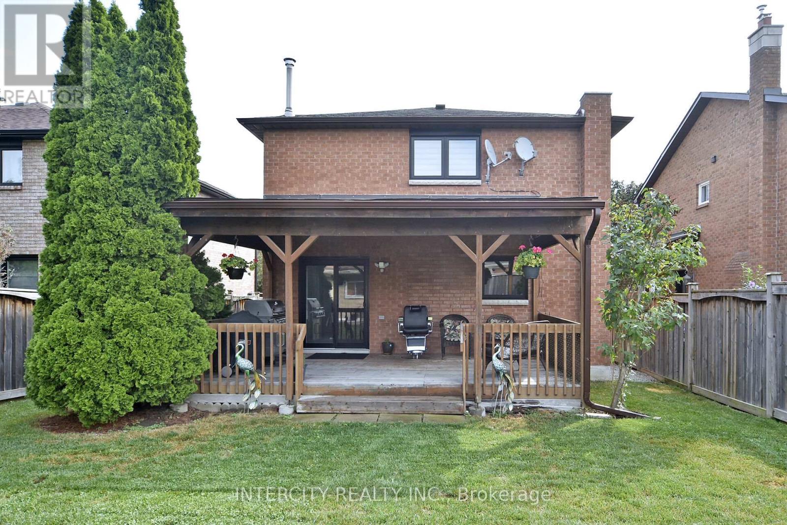 Photo 7 of 137 Largo Crescent, Vaughan ON