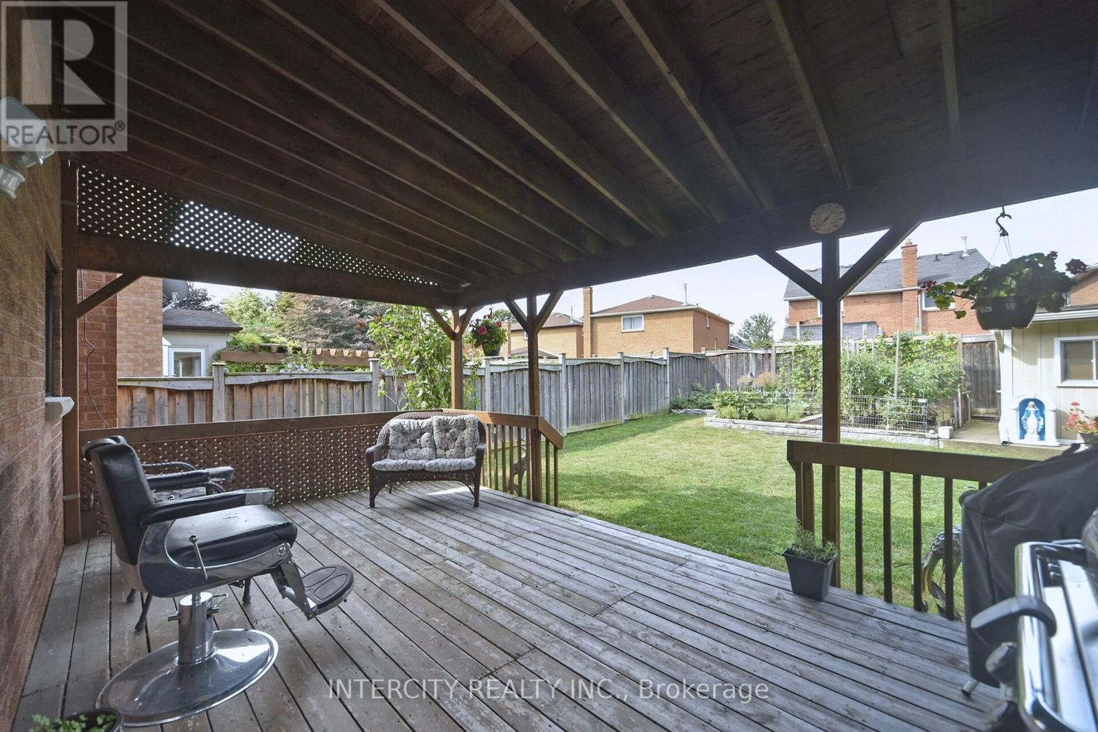 Photo 13 of 137 Largo Crescent, Vaughan ON