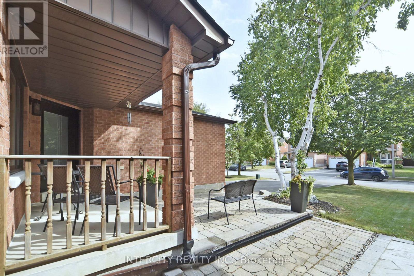 Photo 16 of 137 Largo Crescent, Vaughan ON