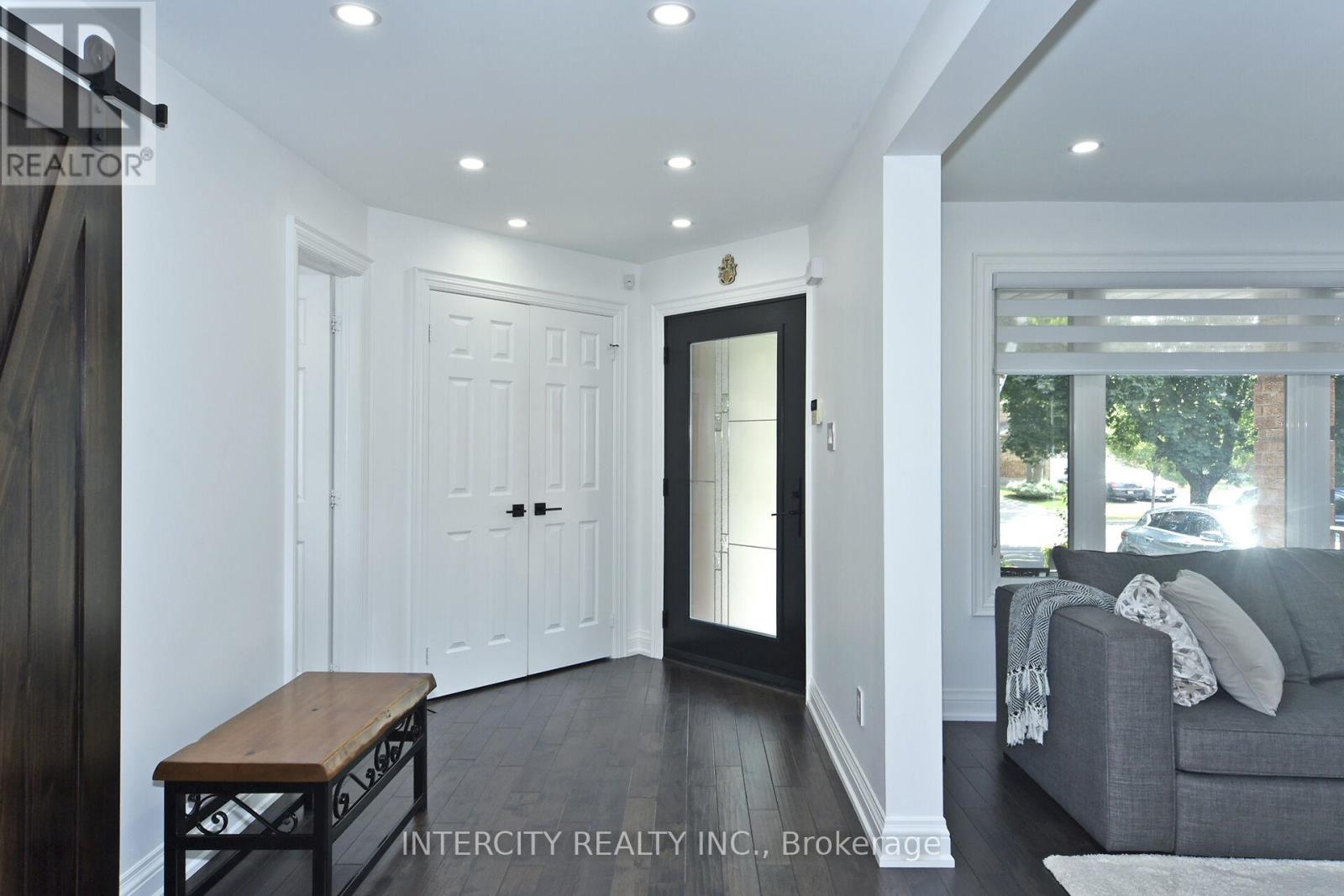 Photo 21 of 137 Largo Crescent, Vaughan ON