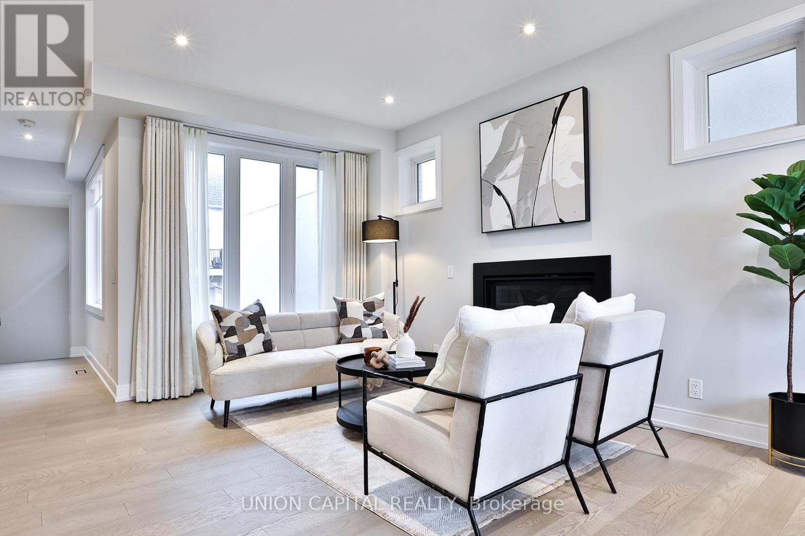 Photo 10 of 9 Kohn Lane, Markham ON
