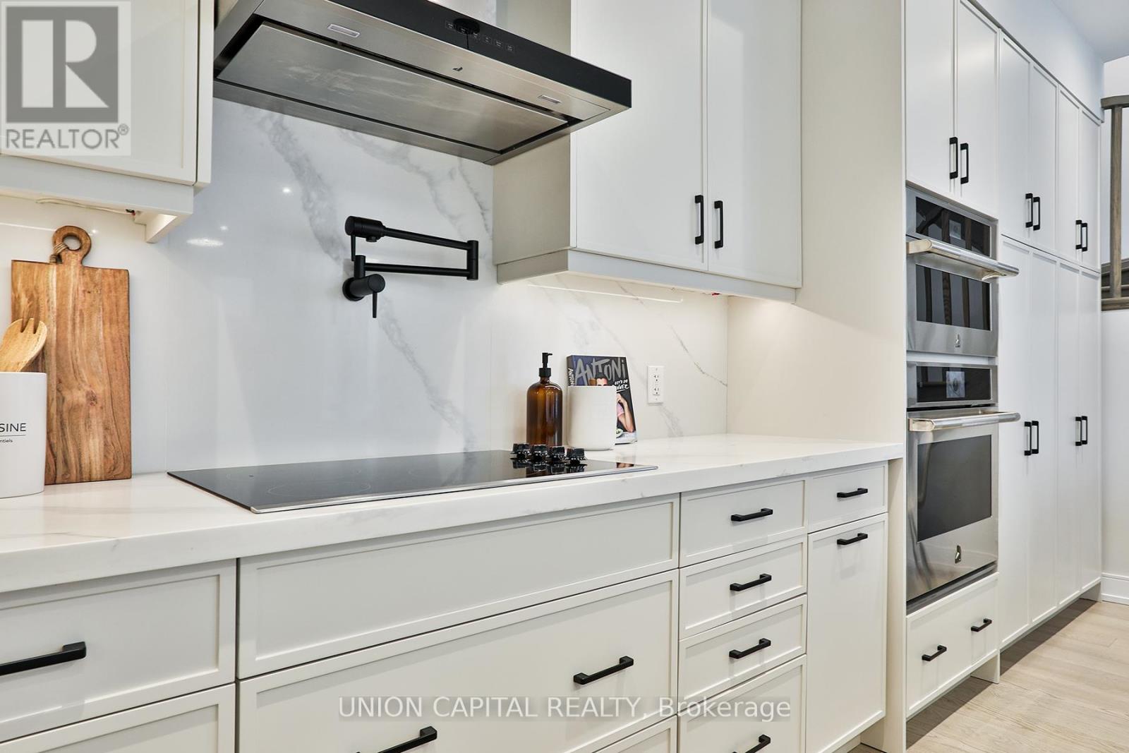 Photo 19 of 9 Kohn Lane, Markham ON