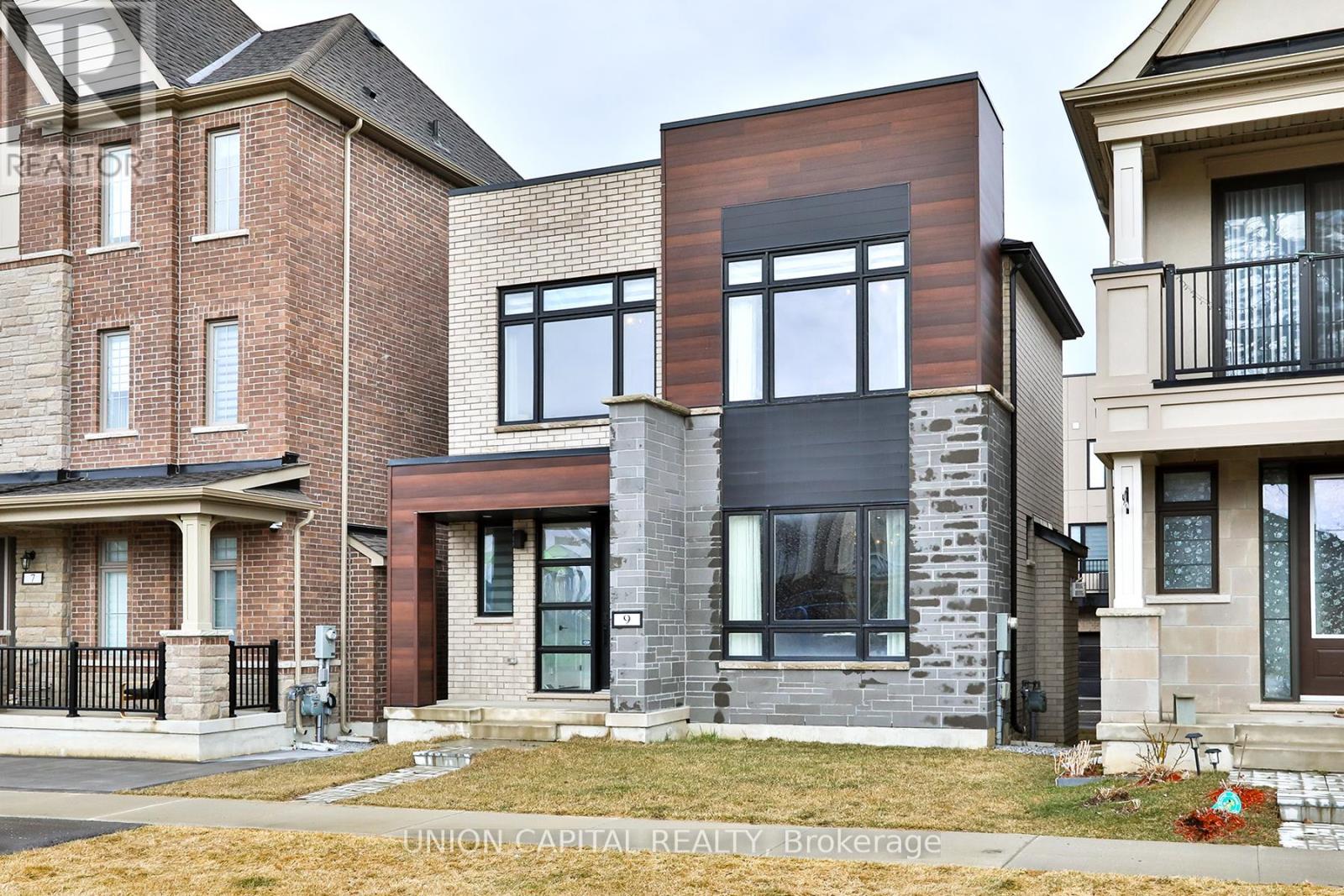 Photo 2 of 9 Kohn Lane, Markham ON