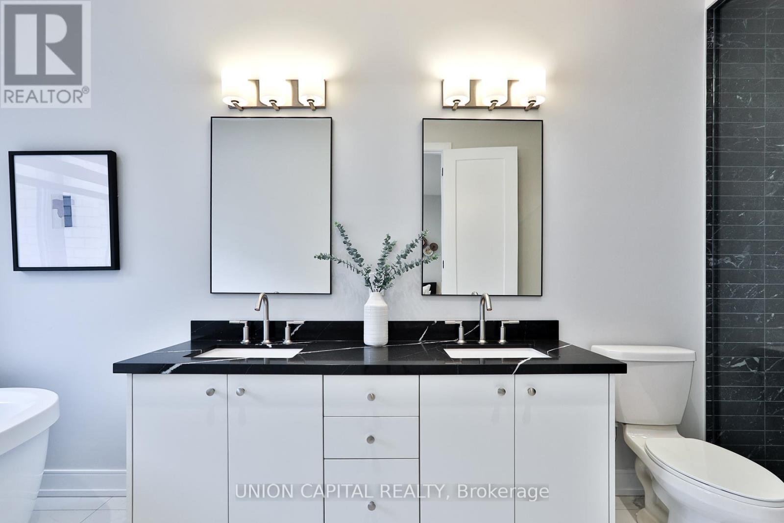 Photo 29 of 9 Kohn Lane, Markham ON