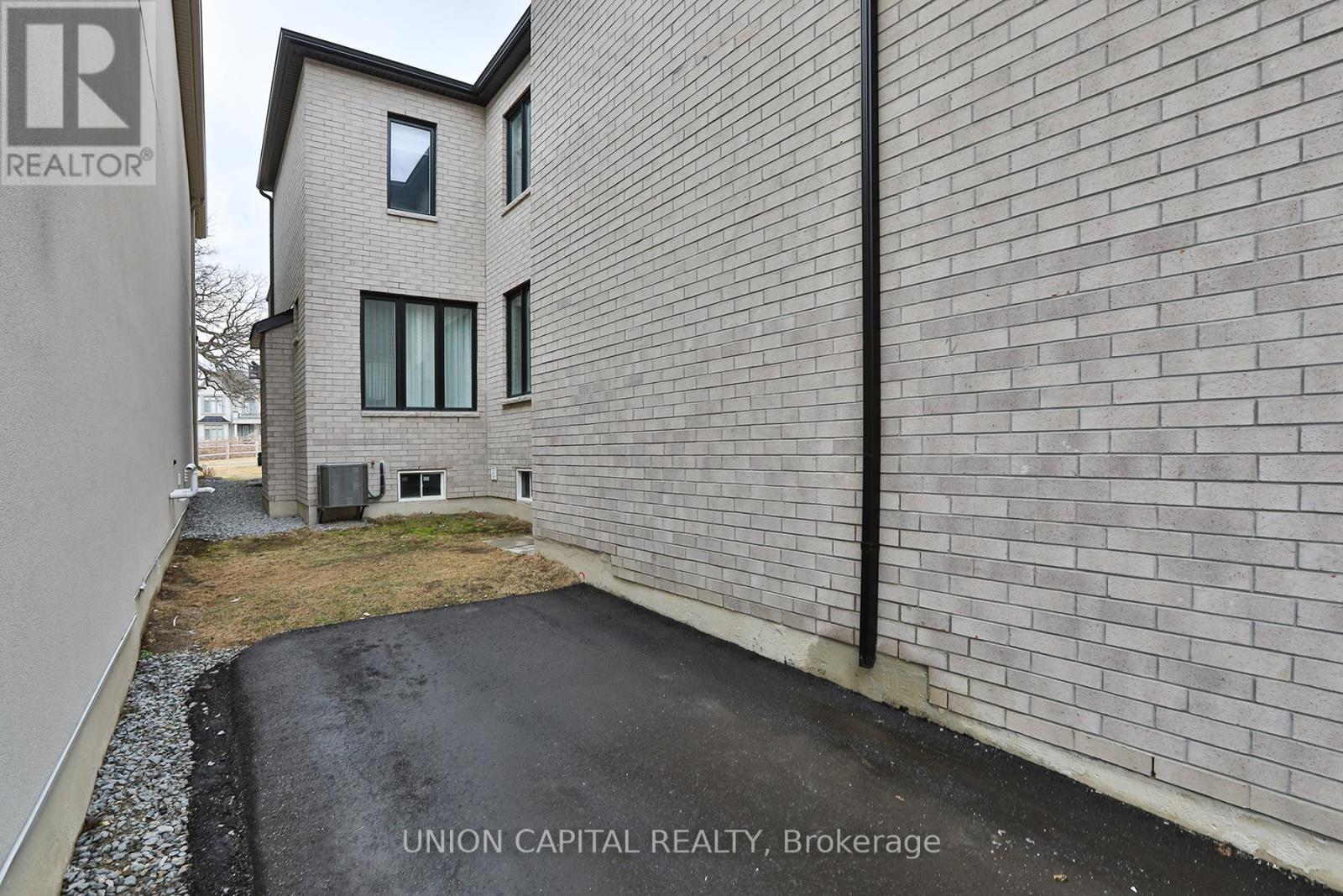 Photo 44 of 9 Kohn Lane, Markham ON