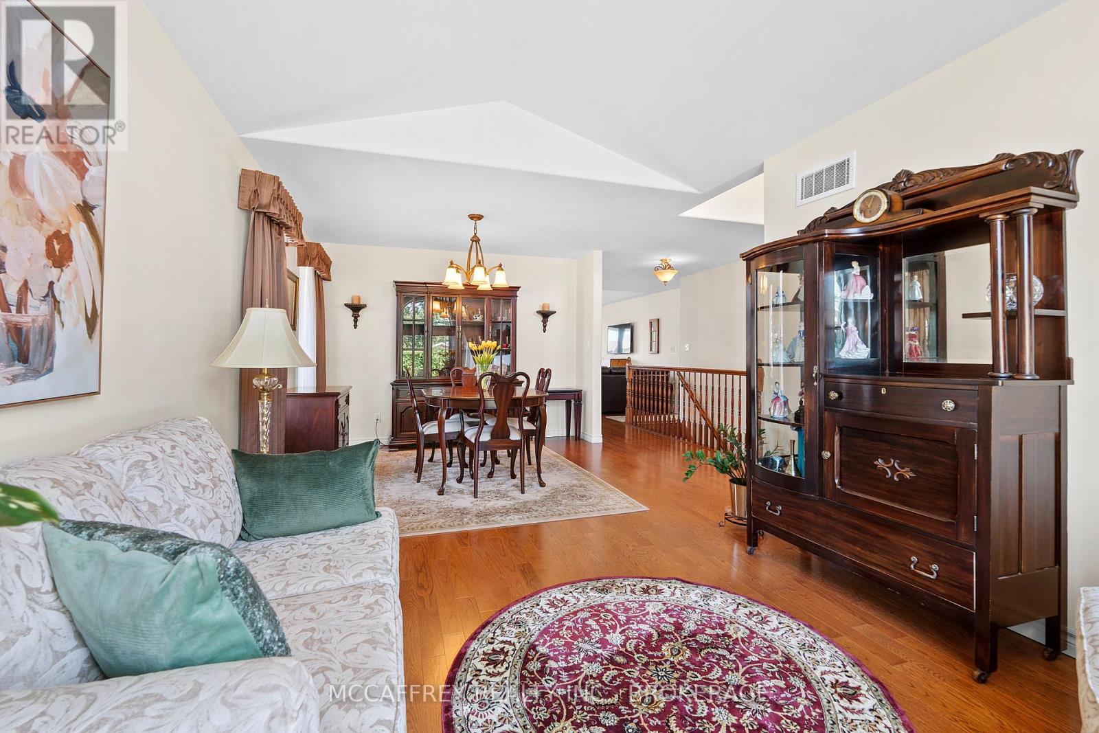 Photo 10 of 27 Ashwood Crescent, Greater Napanee ON