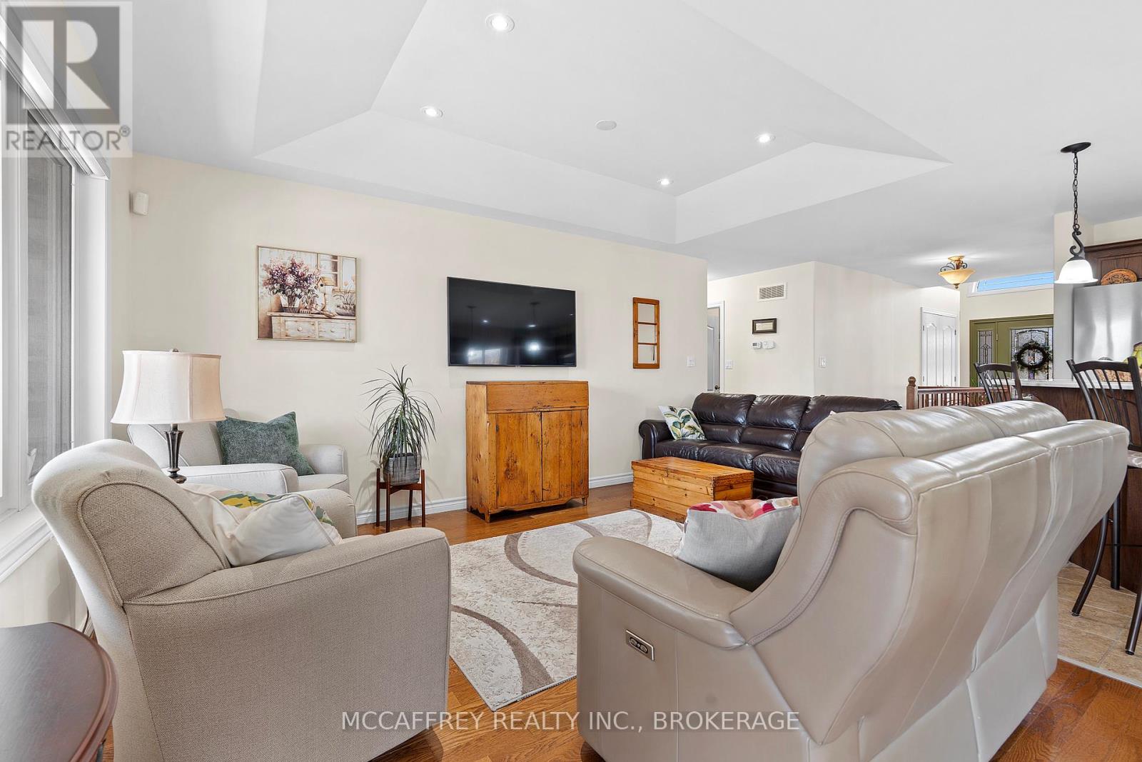Photo 13 of 27 Ashwood Crescent, Greater Napanee ON
