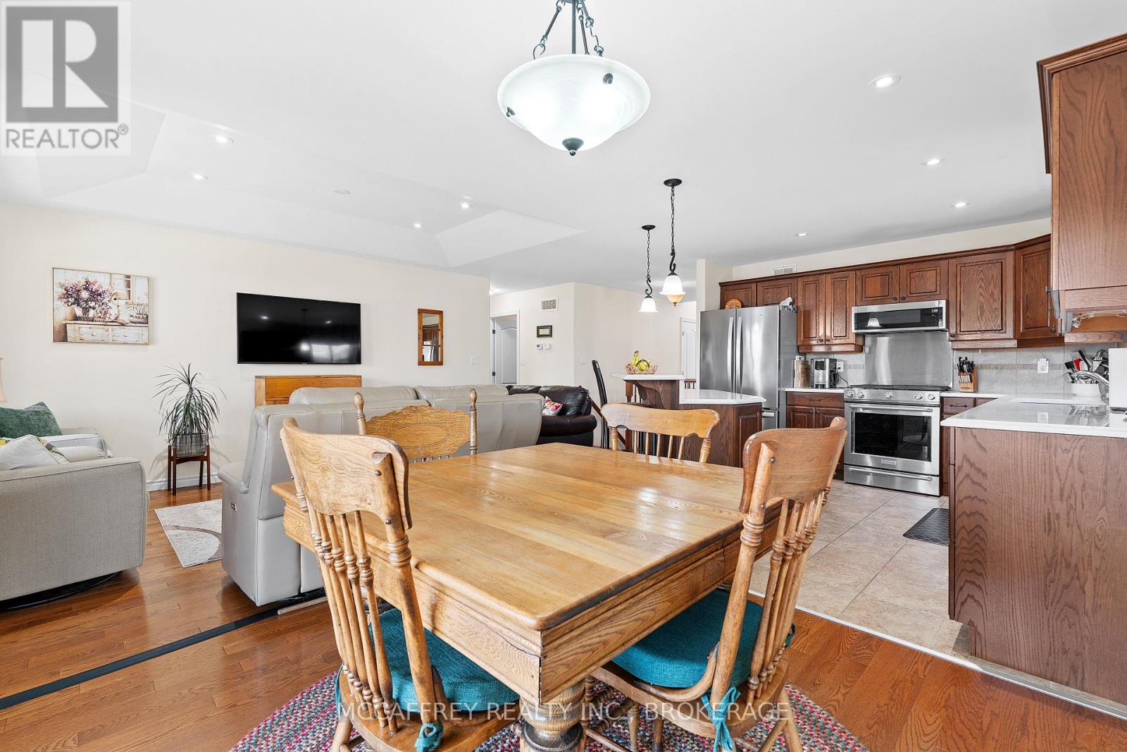 Photo 17 of 27 Ashwood Crescent, Greater Napanee ON