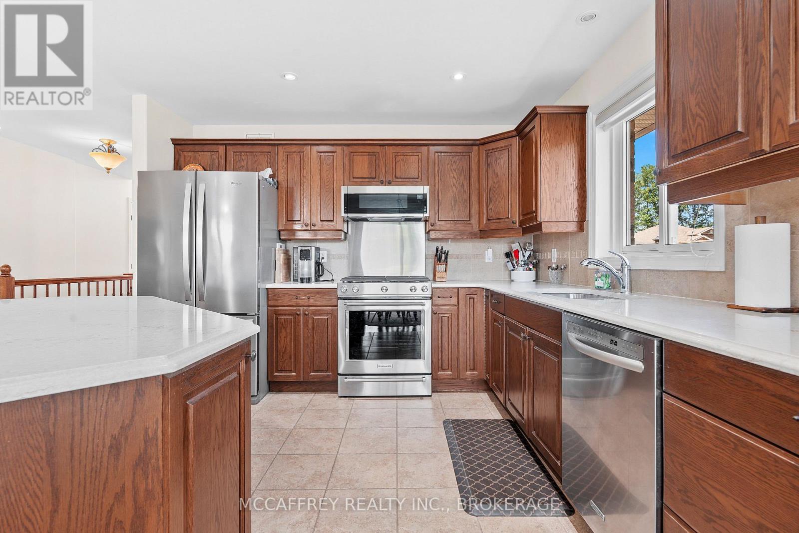 Photo 3 of 27 Ashwood Crescent, Greater Napanee ON