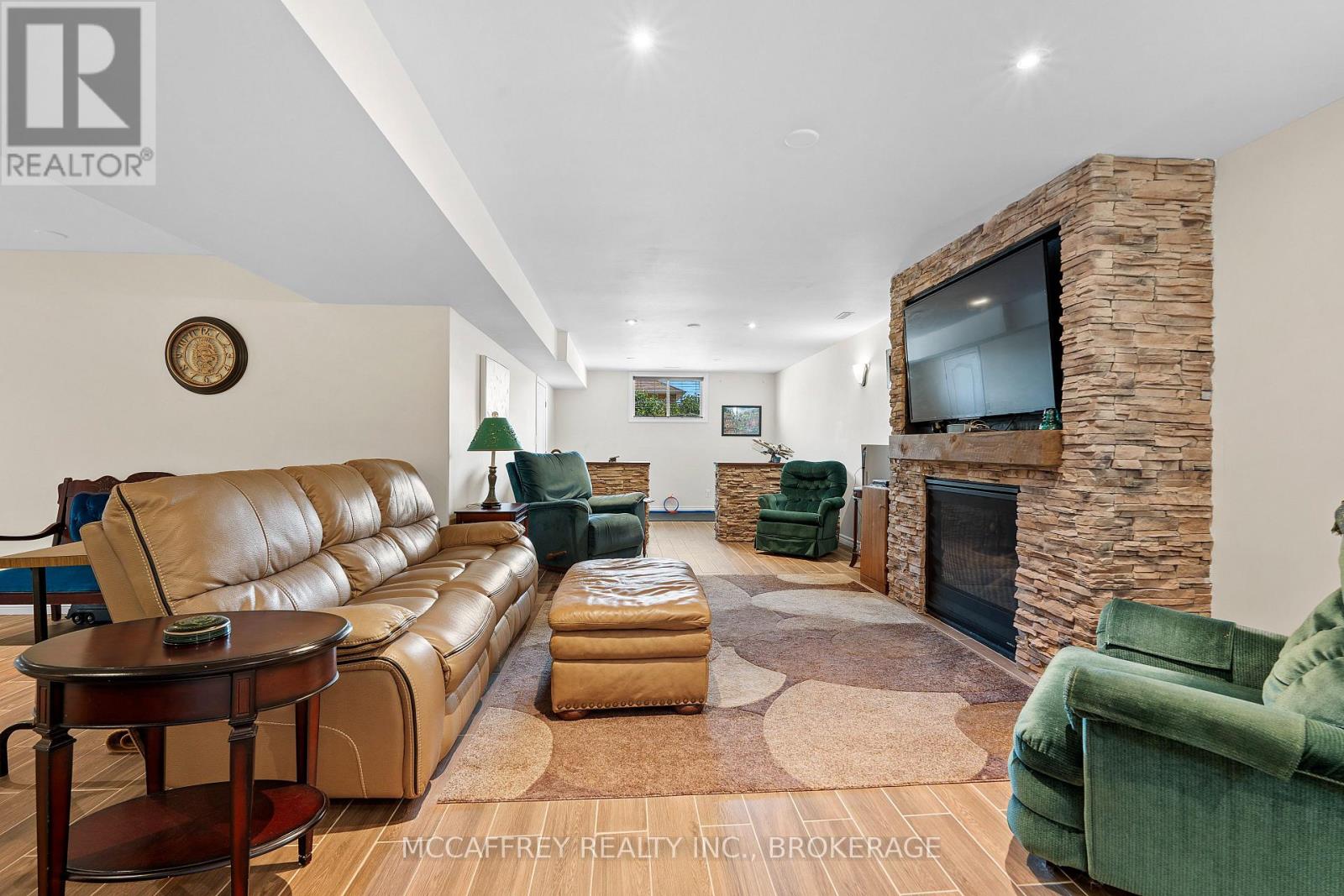 Photo 33 of 27 Ashwood Crescent, Greater Napanee ON