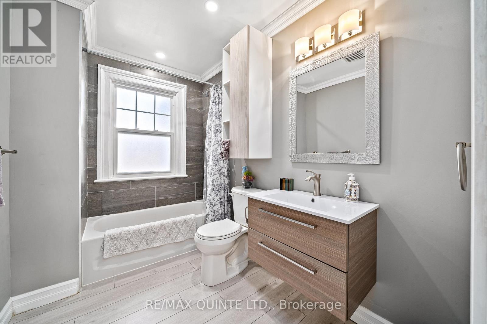 156 BRIDGE STREET E - 11