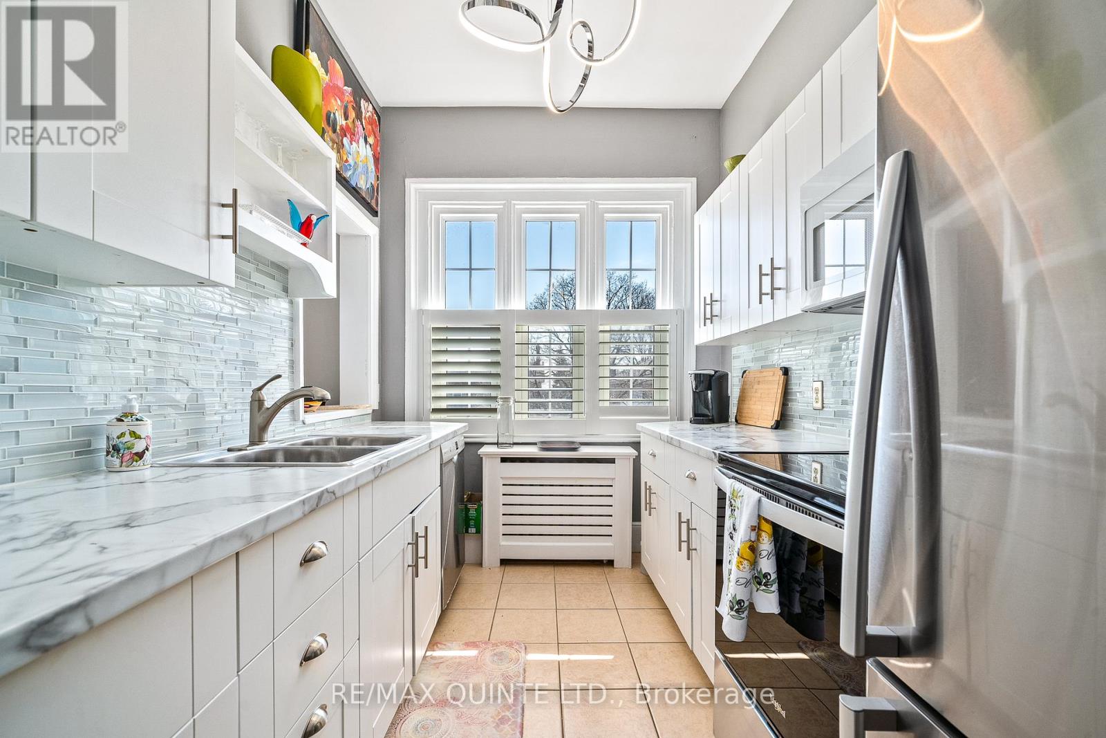 156 BRIDGE STREET E - 3