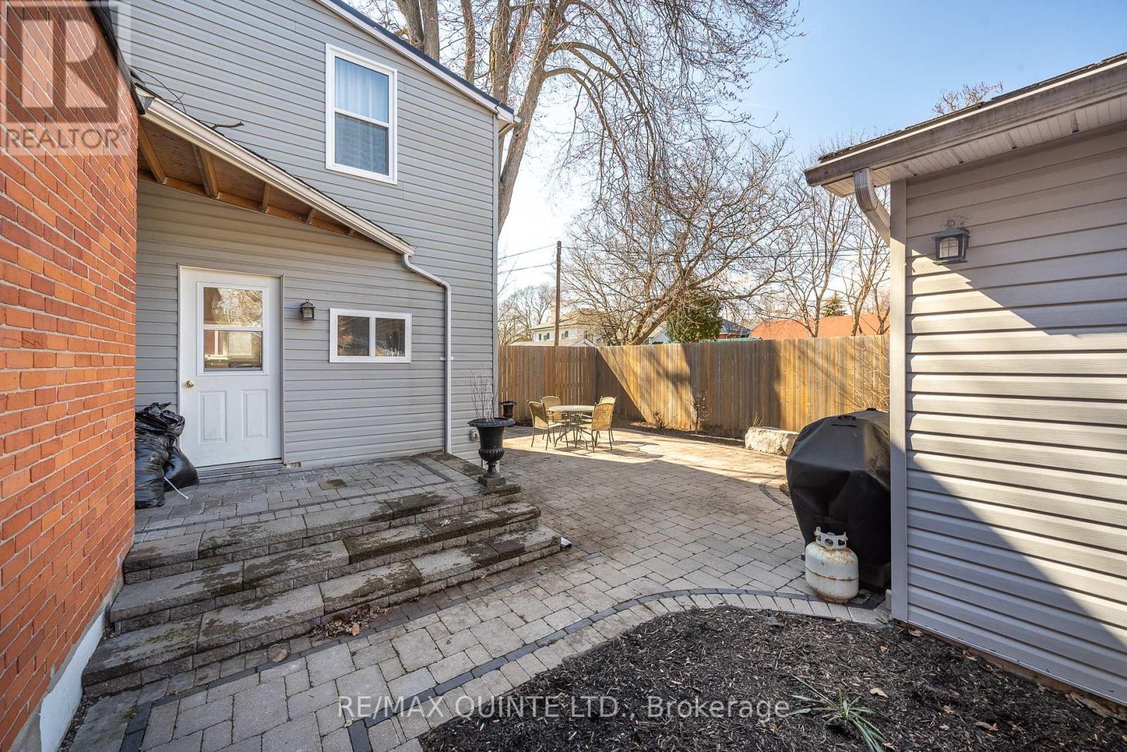 156 BRIDGE STREET E - 47