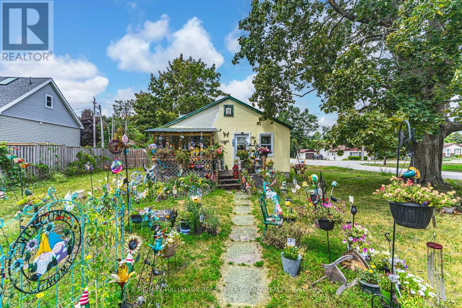 Photo 3 of 385 Mary Street, Orillia ON