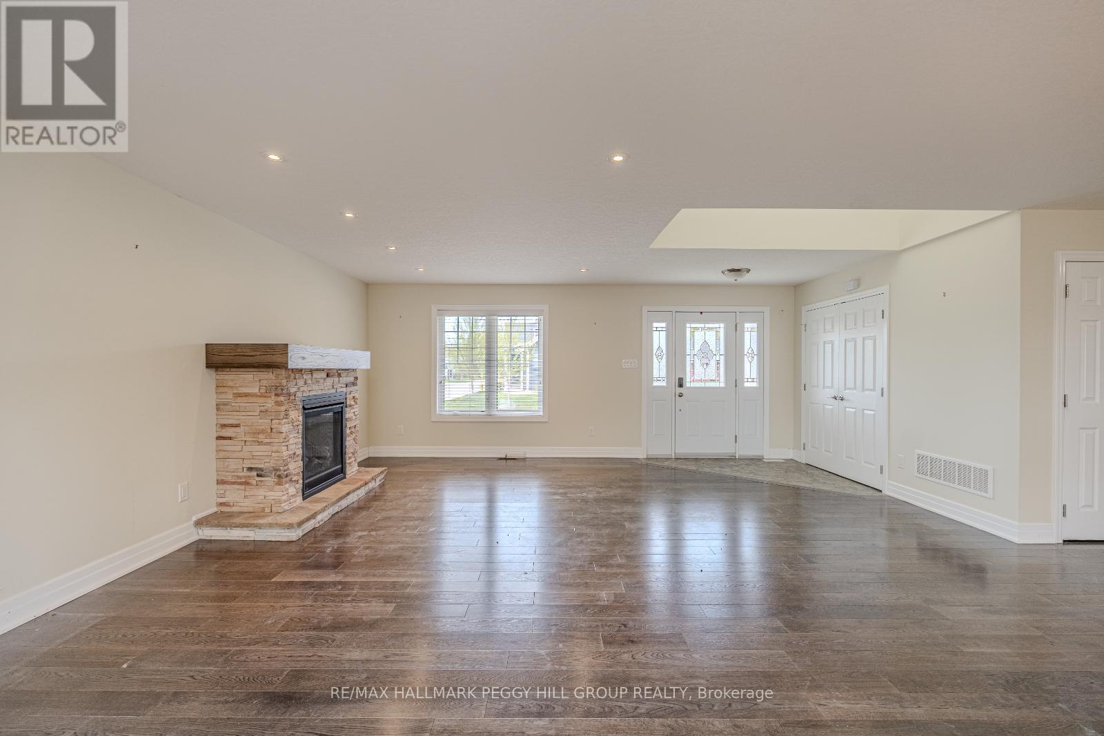 Photo 8 of 10 Grew Crescent, Penetanguishene ON