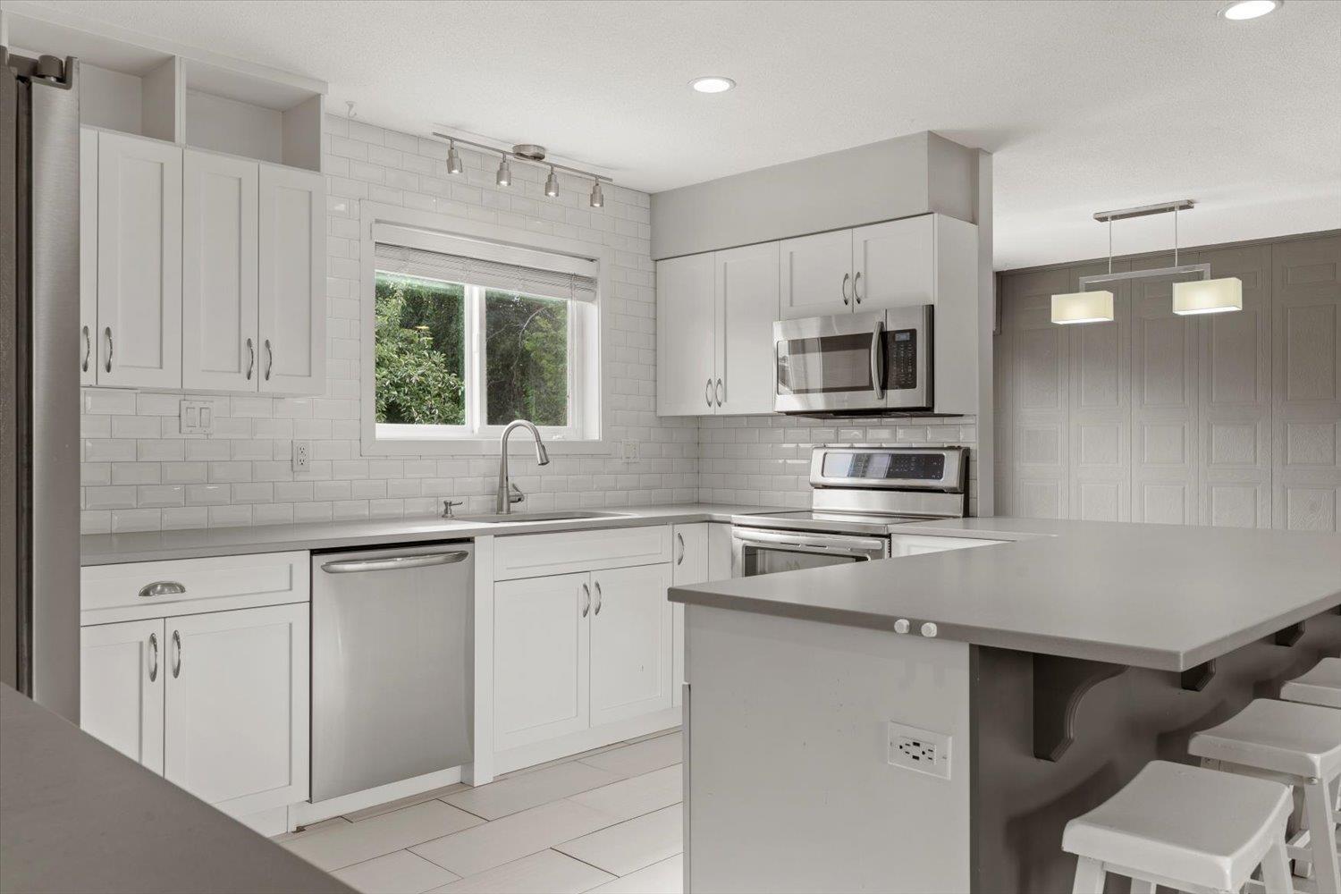 Photo 4 of 6532 Dayton Drive Sardis South, Chilliwack BC