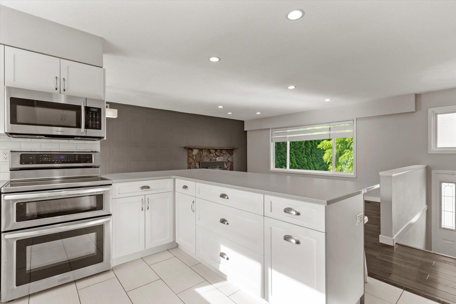 Photo 5 of 6532 Dayton Drive Sardis South, Chilliwack BC