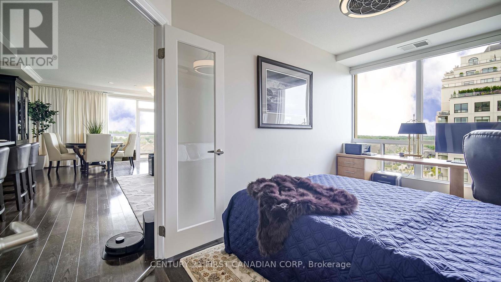 Photo 25 of 810 240 Villagewalk Boulevard, London North ON